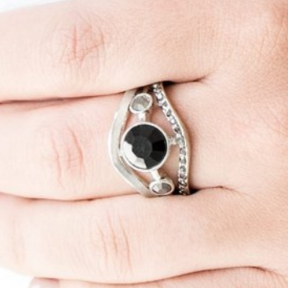 Rich with richness on sale black ring paparazzi